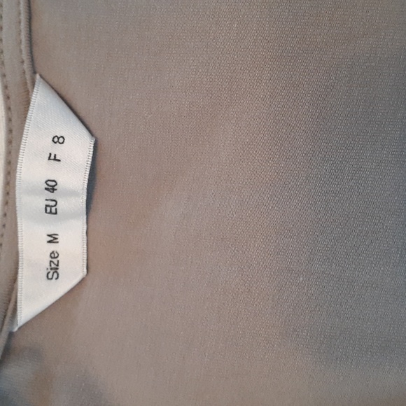 Whimsical Sz M, Dragonfly and Daffodils Taupe short sleeve midi dress - Picture 8 of 8